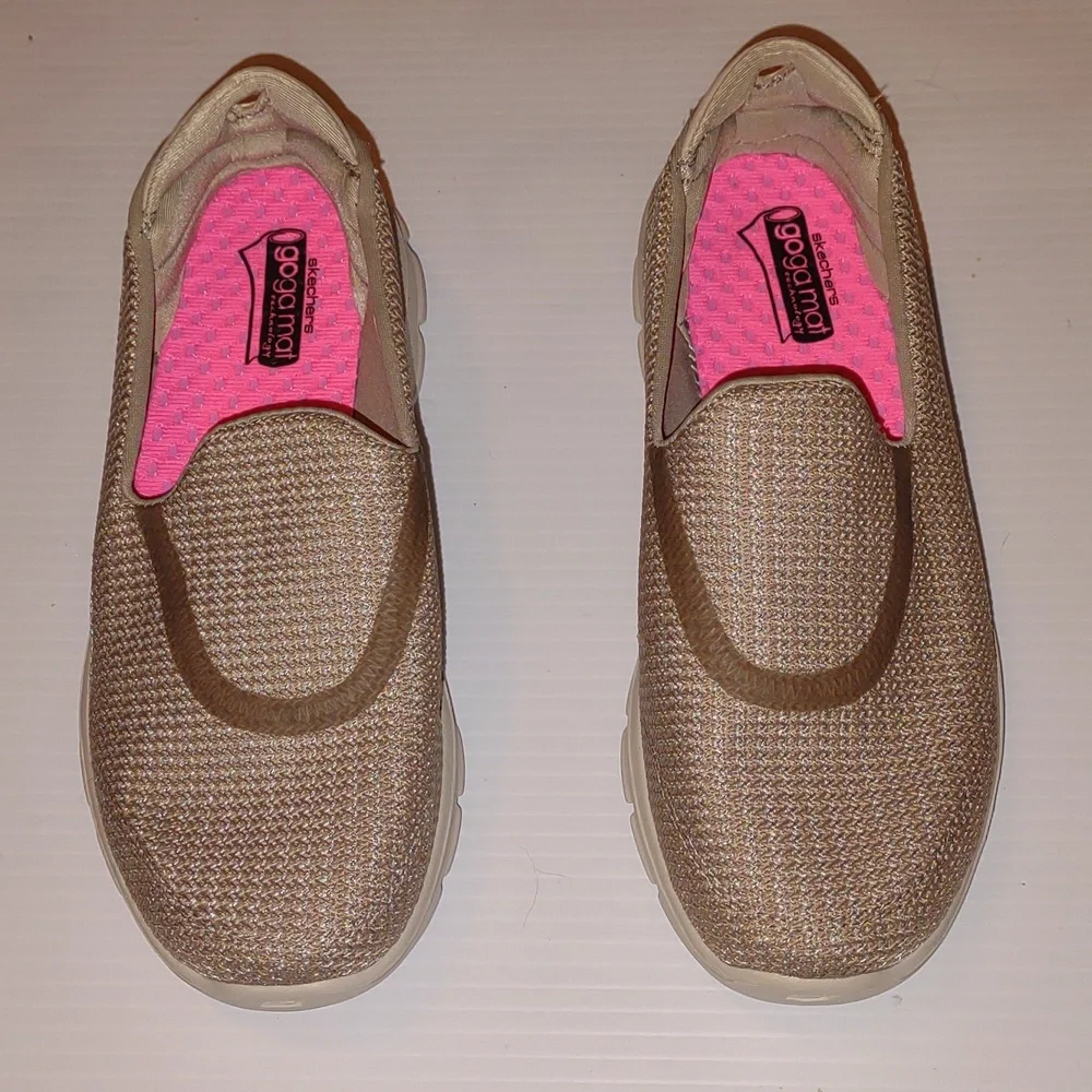 👣SKECHERS GoWalk 3 in Stone